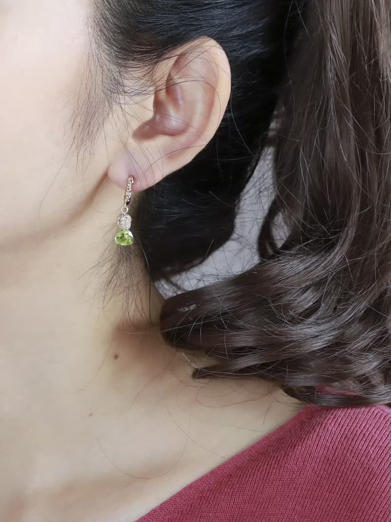 ピアス&イヤリング colore ペリドット