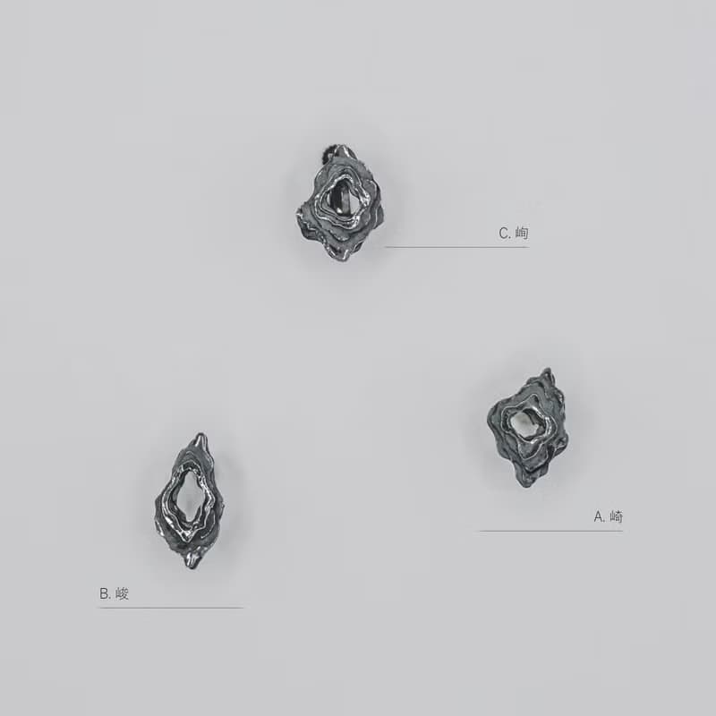 沉積 Sedimentary I 【碎】貼耳耳飾 - 染黑