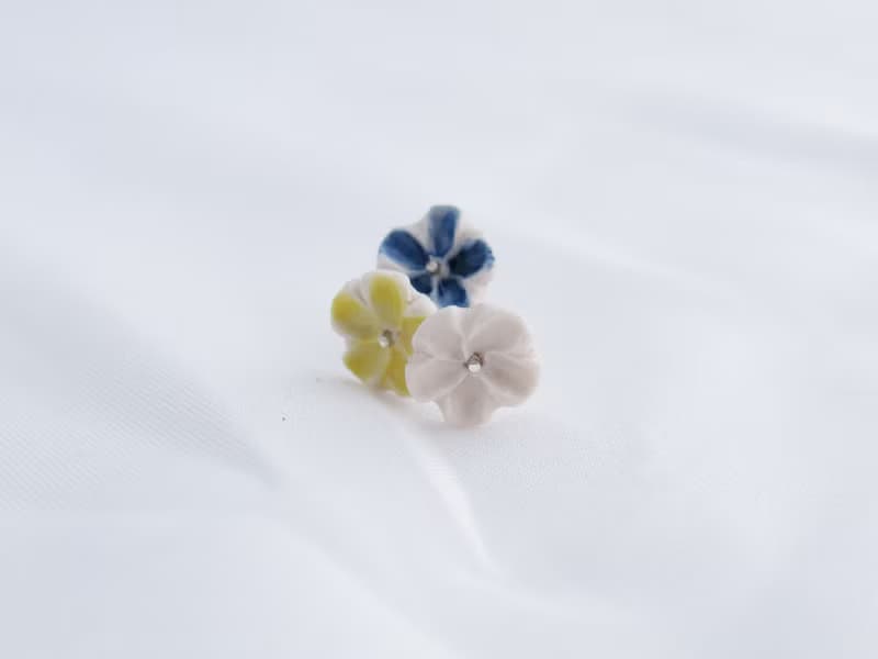 Felicitation白瓷純銀小花耳環/畢業花束