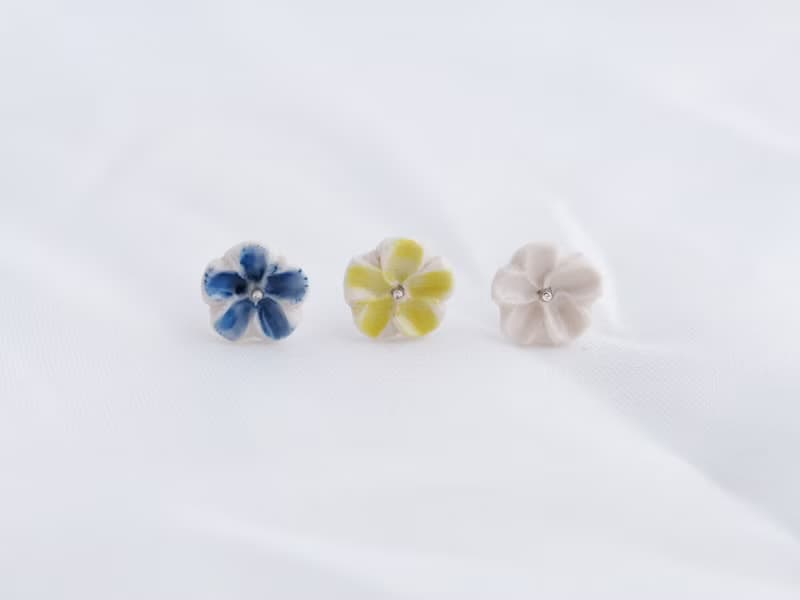 Felicitation白瓷純銀小花耳環/畢業花束