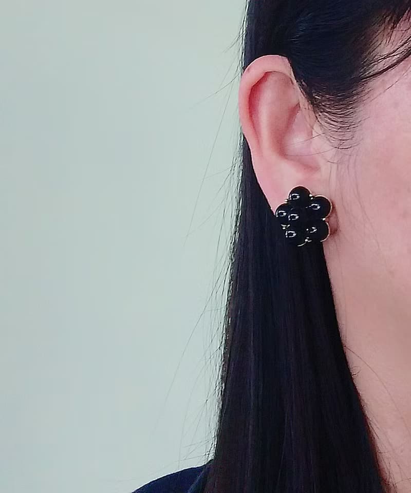 vintage jewelry  古董TRIFARI 夾式耳環 黑色山茶花