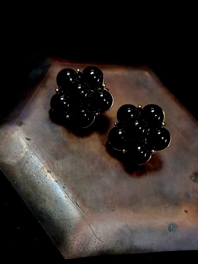 vintage jewelry  古董TRIFARI 夾式耳環 黑色山茶花