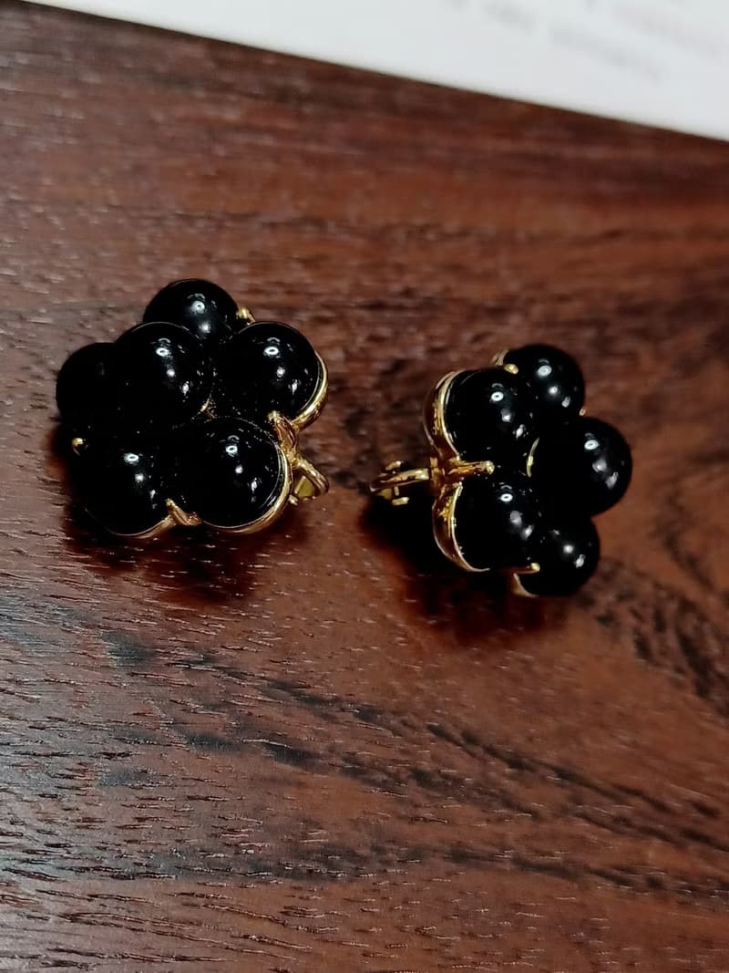 vintage jewelry  古董TRIFARI 夾式耳環 黑色山茶花