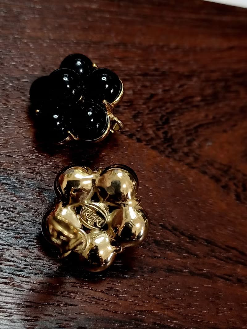 vintage jewelry  古董TRIFARI 夾式耳環 黑色山茶花