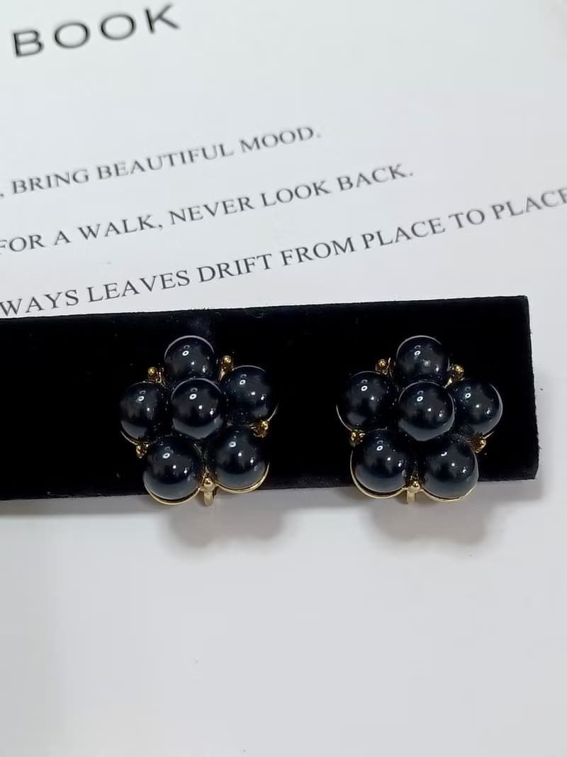 vintage jewelry  古董TRIFARI 夾式耳環 黑色山茶花