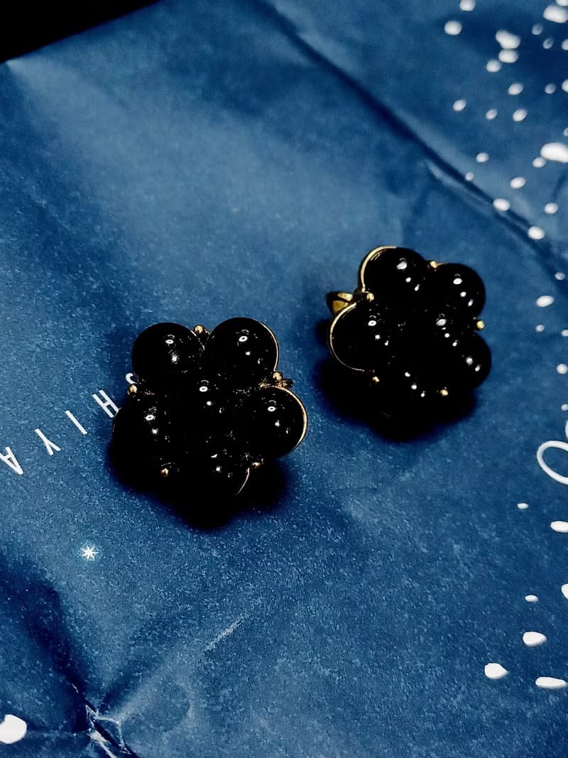 vintage jewelry  古董TRIFARI 夾式耳環 黑色山茶花