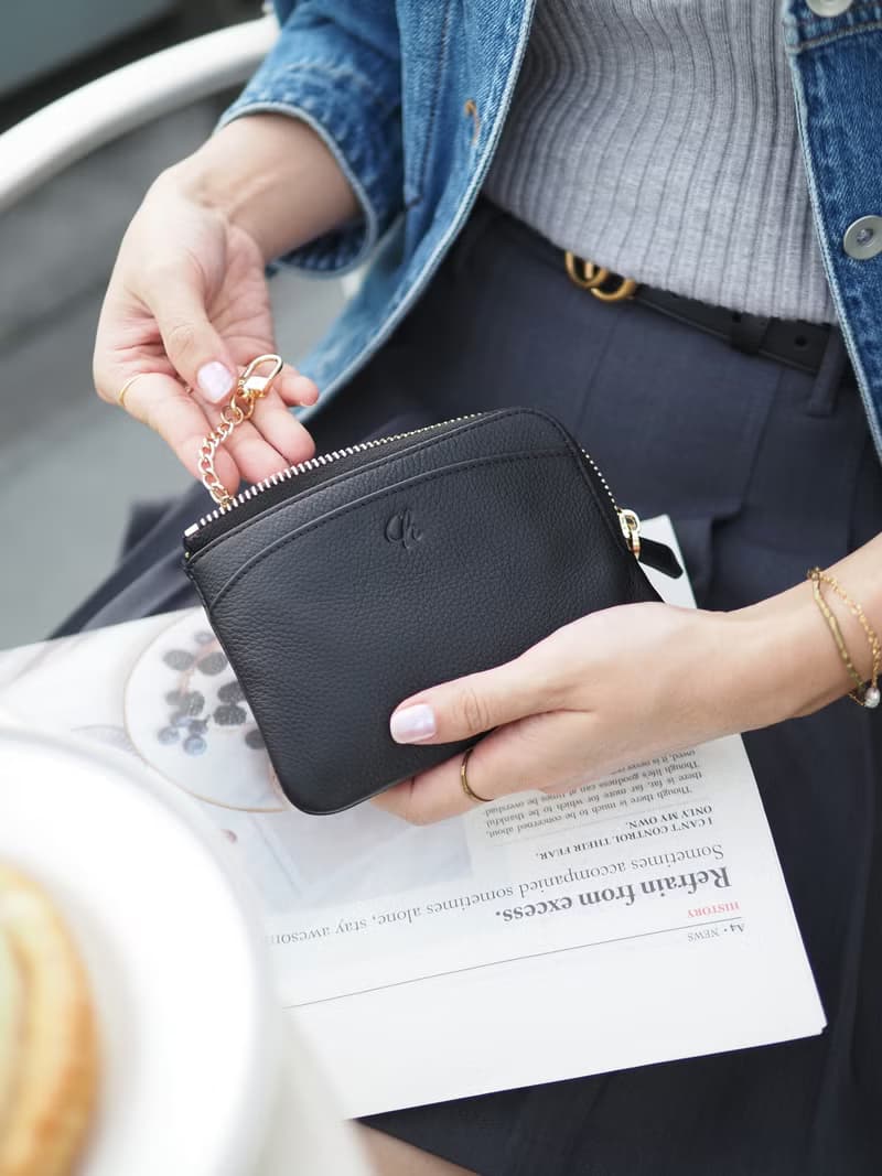 LoLa (Black): Short zip wallet, Short wallet, cow leather, Black