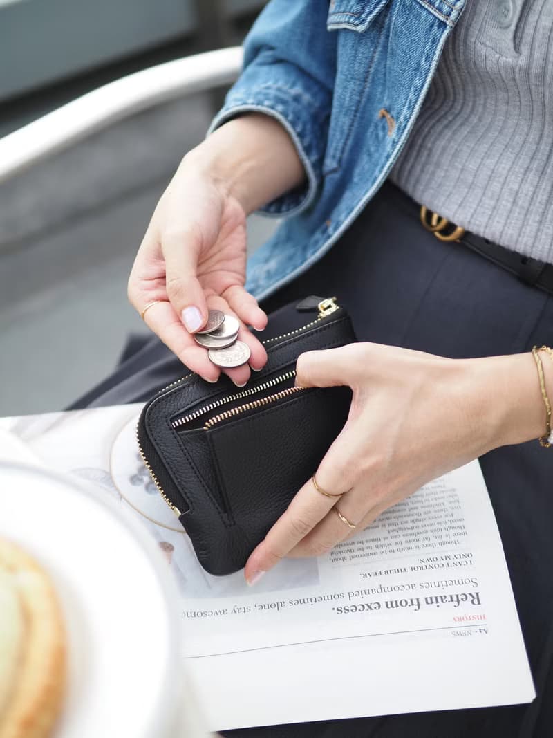 LoLa (Black): Short zip wallet, Short wallet, cow leather, Black