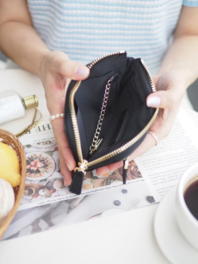 LoLa (Black): Short zip wallet, Short wallet, cow leather, Black
