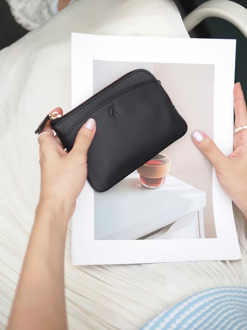 LoLa (Black): Short zip wallet, Short wallet, cow leather, Black
