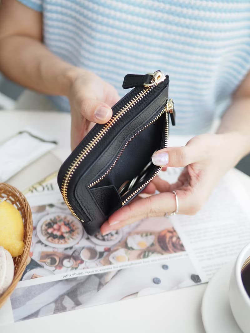 LoLa (Black): Short zip wallet, Short wallet, cow leather, Black