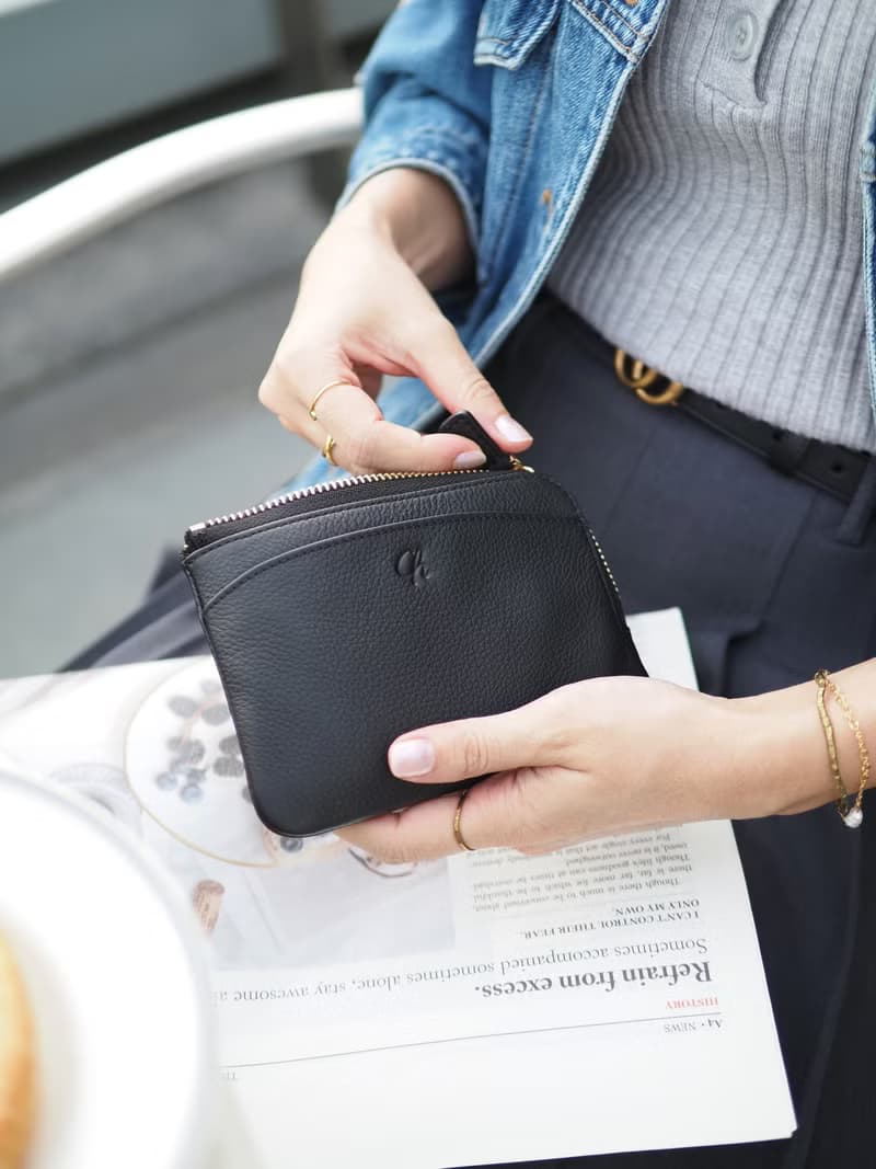 LoLa (Black): Short zip wallet, Short wallet, cow leather, Black