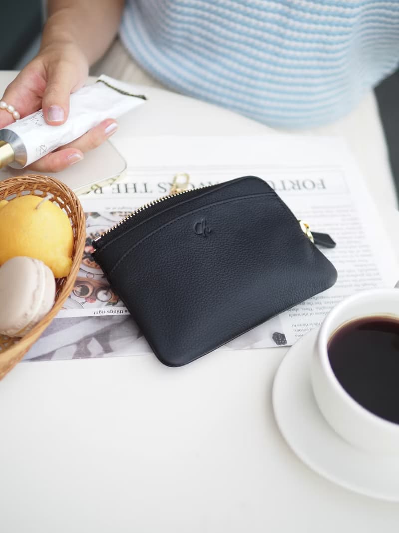 LoLa (Black): Short zip wallet, Short wallet, cow leather, Black