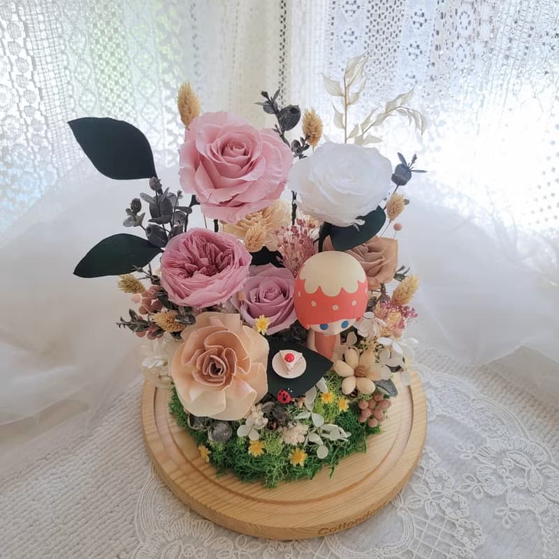 隱藏版花園野餐永生玫瑰玻璃球罩盅。擺飾。附包裝。禮物