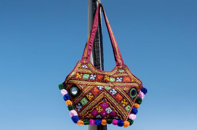 手工刺繡斜背包 民族風包 側背包 肩背包 手工包 刺繡包-沙漠花朵