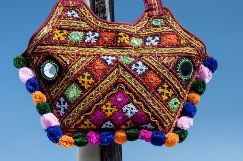 手工刺繡斜背包 民族風包 側背包 肩背包 手工包 刺繡包-沙漠花朵