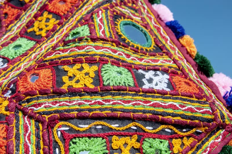 手工刺繡斜背包 民族風包 側背包 肩背包 手工包 刺繡包-沙漠花朵