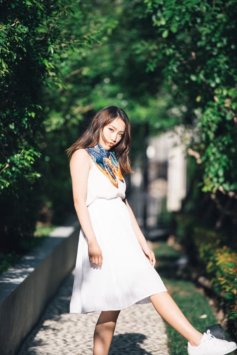 亞馬遜 - 深藍底絲巾／圍巾 (Amazon Scarf in Dark Blue with Orange boarder)