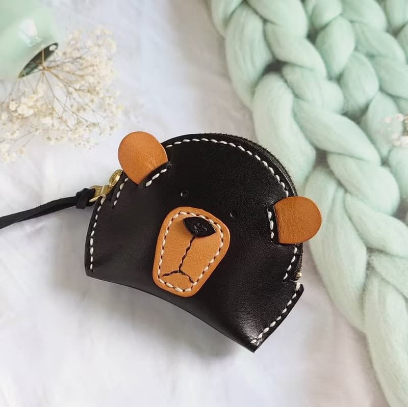 台灣黑熊拉鍊零錢包 / 大開口 / 歐洲全植鞣牛皮 / 手工製作