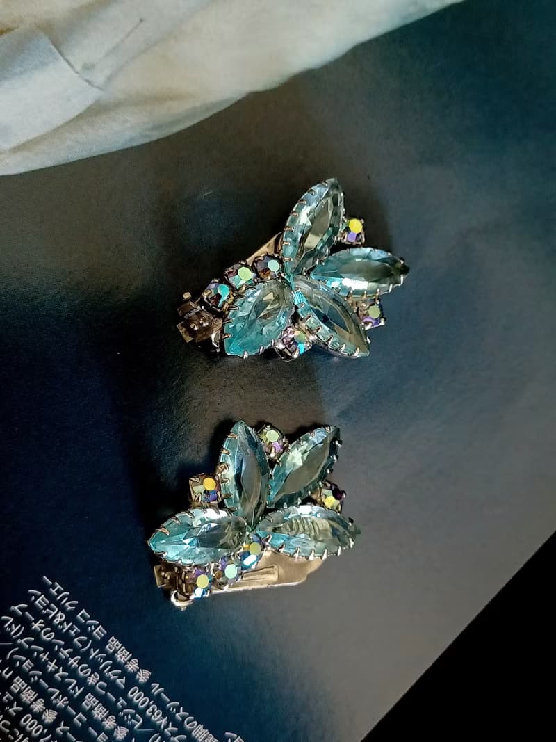 vintage jewelry 古董水藍萊茵花卉 夾式耳環