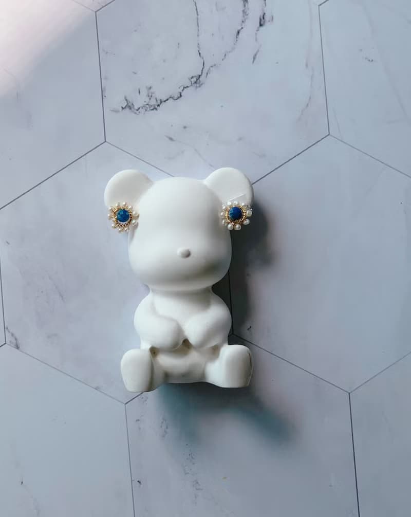 【聖誕飾品】我在乎物語-珍珠青金石小雛菊14KGF注金耳針擴香石