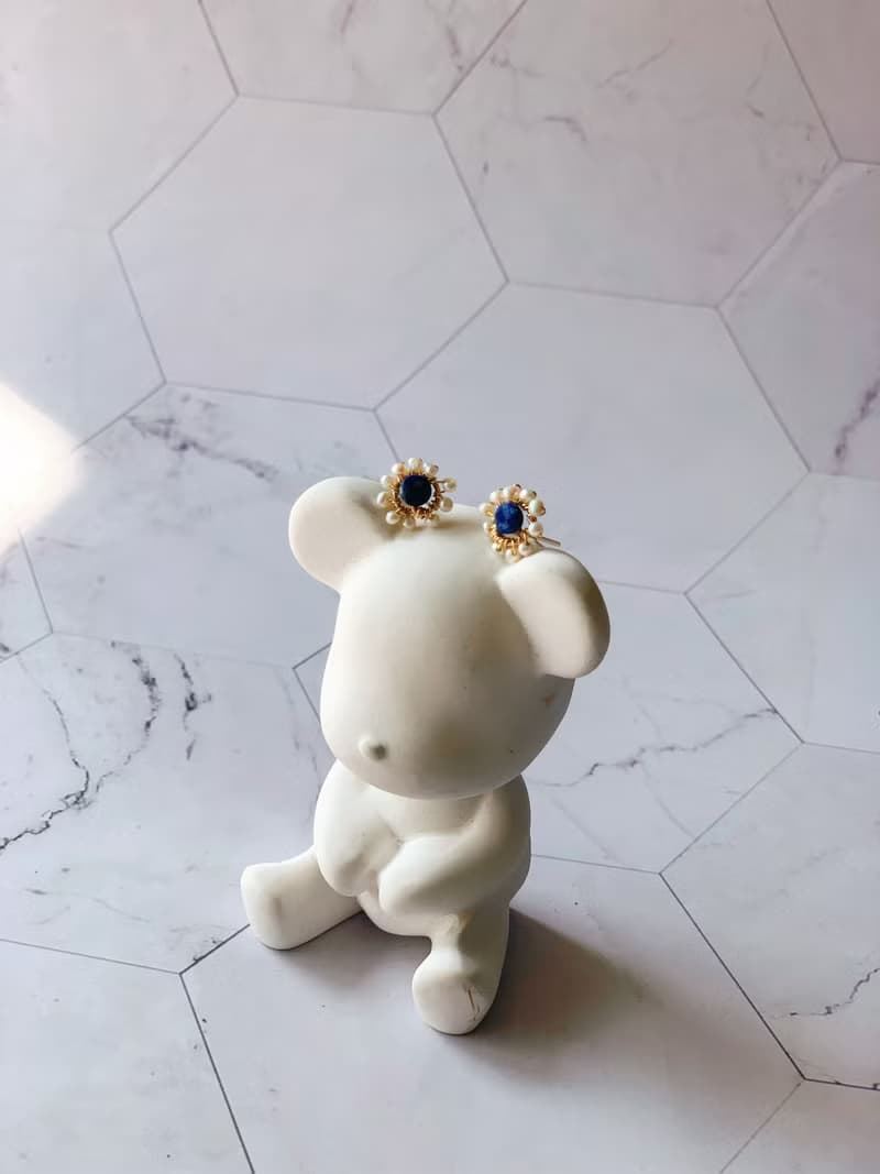 【聖誕飾品】我在乎物語-珍珠青金石小雛菊14KGF注金耳針擴香石