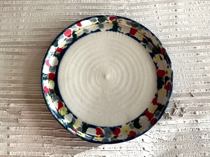 湛藍點點陶製圓平盤_陶器餐盤