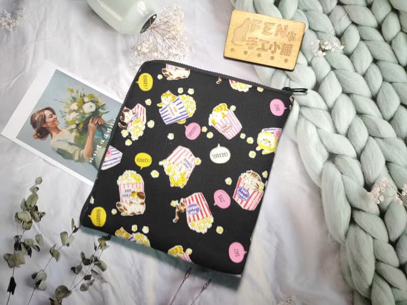 袋物系列-日本限量布爆米花貓L型拉鍊袋鋪棉-電子書保護套-7.8吋