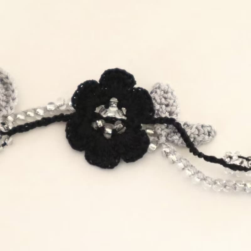 レース編みのブレスレット【マリー】ブラック and シルバー