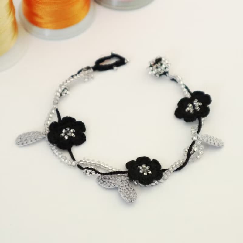 レース編みのブレスレット【マリー】ブラック and シルバー