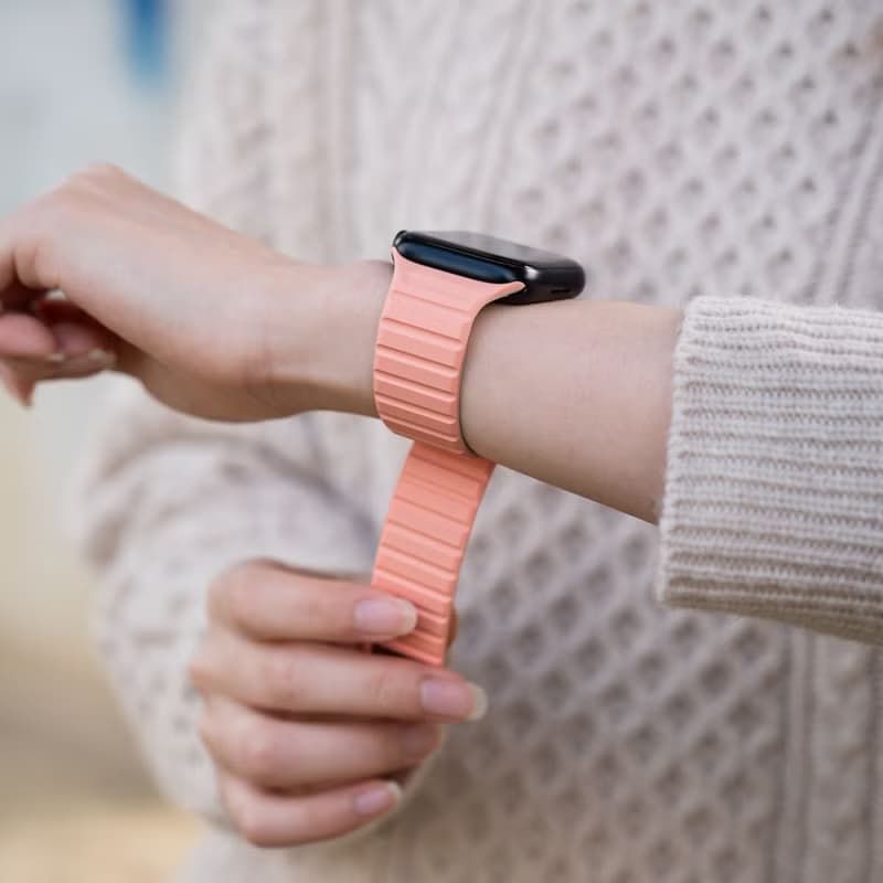 Revix EVO Apple Watch 雙色防水矽膠磁吸錶帶-粉米
