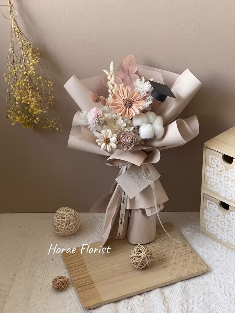 莫蘭迪質感畢業花束