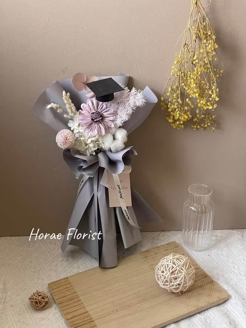 莫蘭迪質感畢業花束