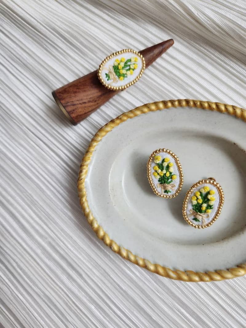 韶光 - 金合歡花束刺繡耳環