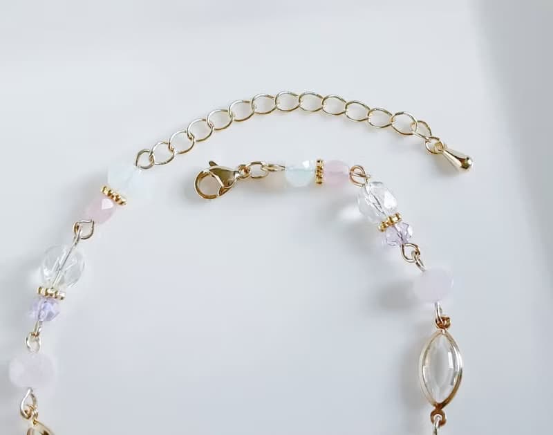 アクリルフレームストーンが素敵なお洒落ブレスレット ペールピンク 優しい 誕生日プレゼント 可愛い