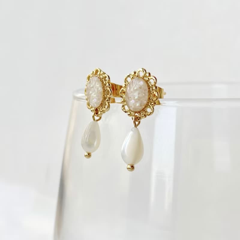 天然貝カボションマザーオブパールピアス/イヤリング