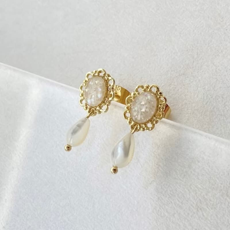 天然貝カボションマザーオブパールピアス/イヤリング