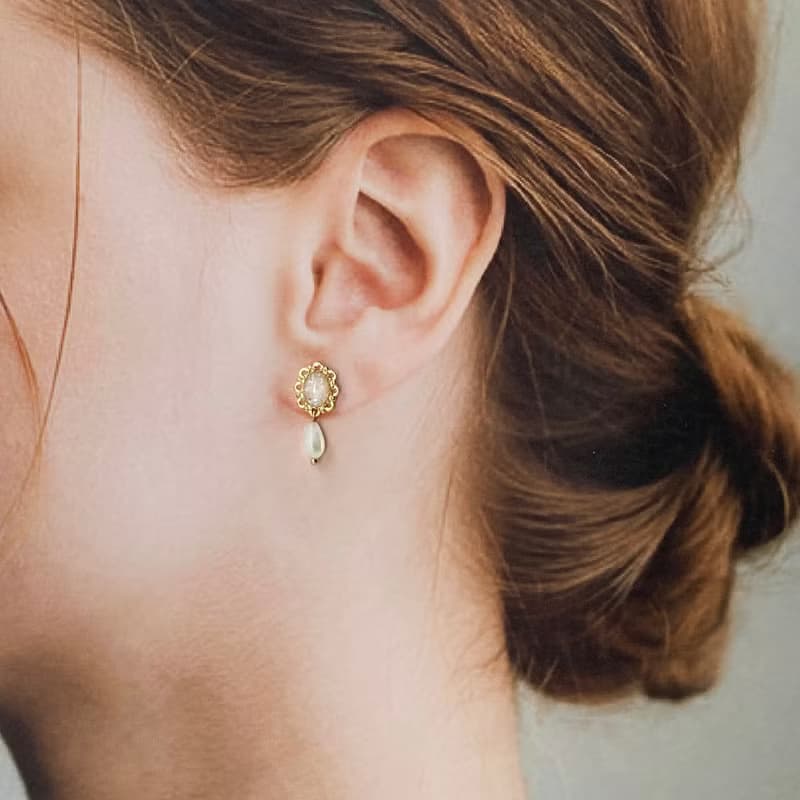 天然貝カボションマザーオブパールピアス/イヤリング