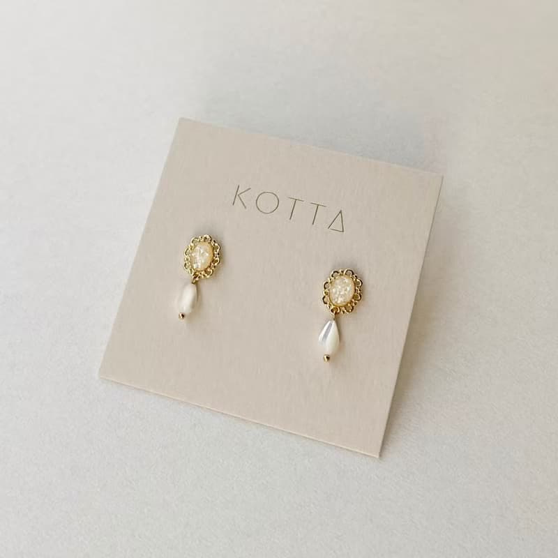 天然貝カボションマザーオブパールピアス/イヤリング