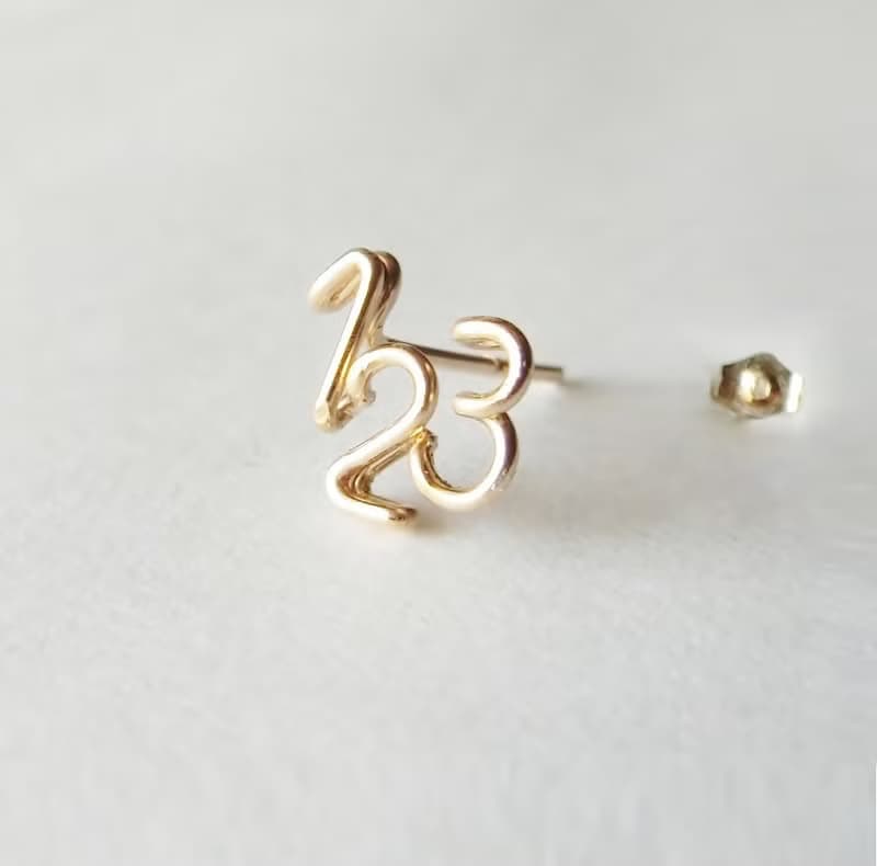 数字(ナンバー) 3ケタピアス　モーション