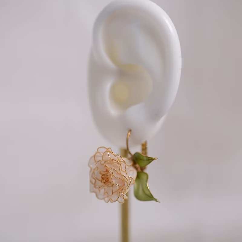//繁花// 綠葉玫瑰 - 耳勾 / 可訂製耳夾 ‧ 現貨