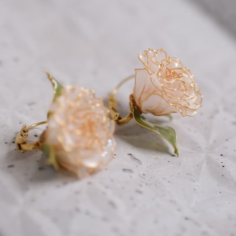 //繁花// 綠葉玫瑰 - 耳勾 / 可訂製耳夾 ‧ 現貨