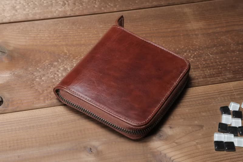 BASICラウンドファスナーミドル　BROWN