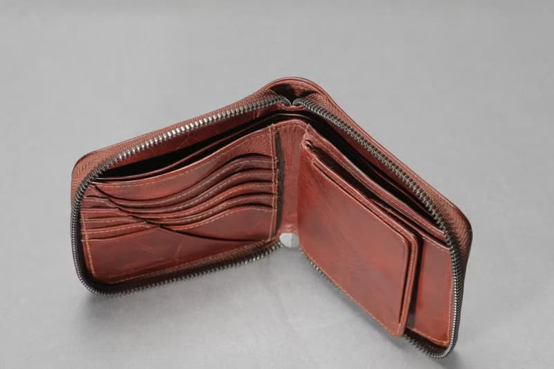 BASICラウンドファスナーミドル　BROWN