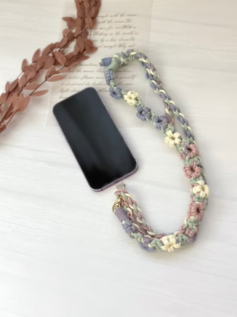 漸層五花瓣。可調式手機掛繩/證件掛繩/Macrame 法式