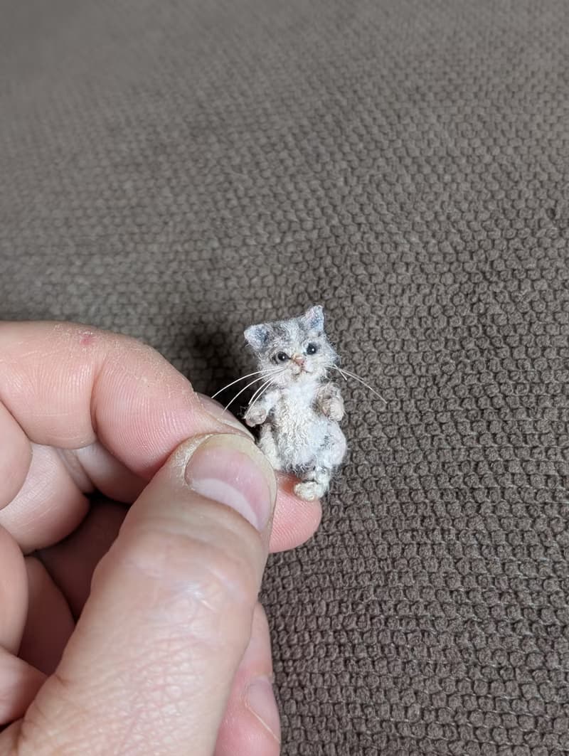 Micro kitten, 2 cm. Crocheted.