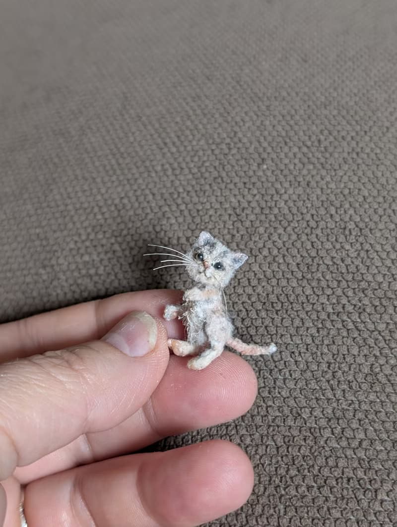 Micro kitten, 2 cm. Crocheted.