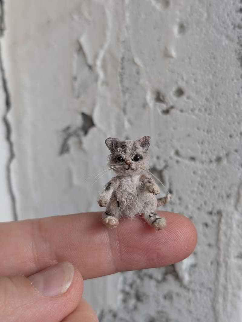 Micro kitten, 2 cm. Crocheted.