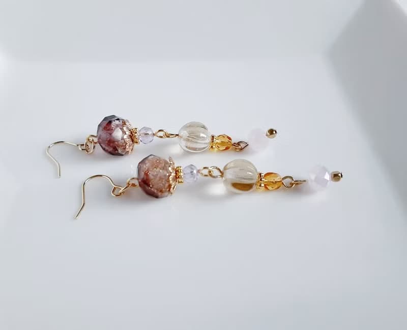 とんぼ玉ビーズとチェコビーズのゆらゆらロングピアス 大人シック 誕生日プレゼント アレルギー対応可能ピアスまたはイヤリング変更可能