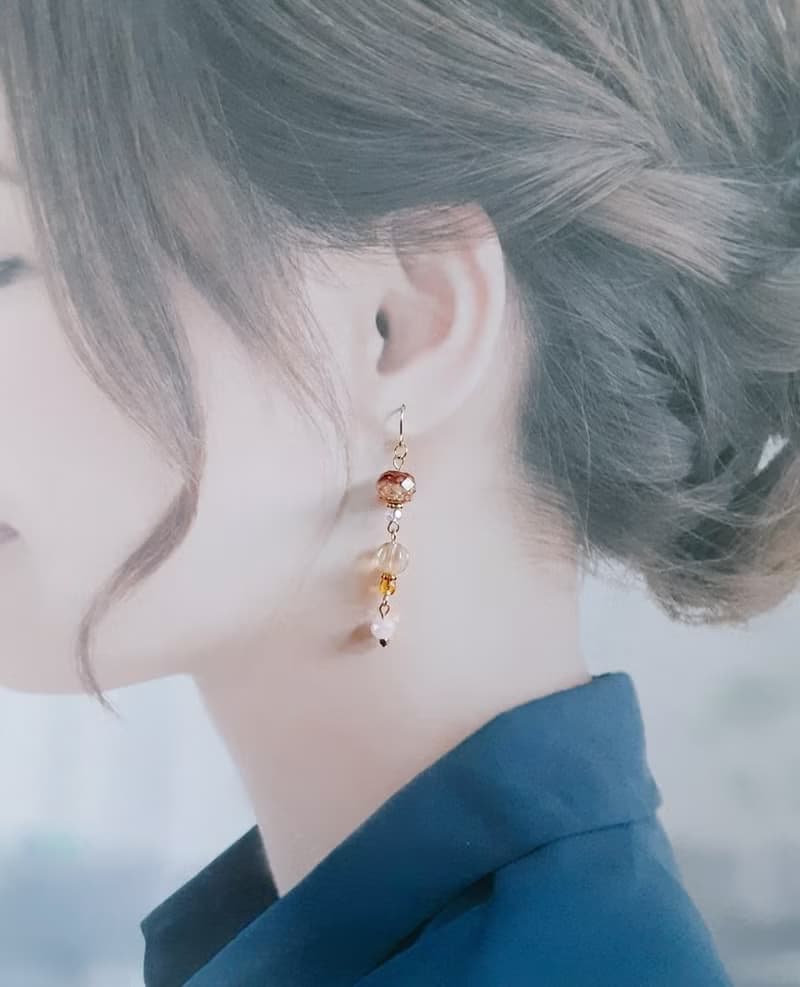 とんぼ玉ビーズとチェコビーズのゆらゆらロングピアス 大人シック 誕生日プレゼント アレルギー対応可能ピアスまたはイヤリング変更可能